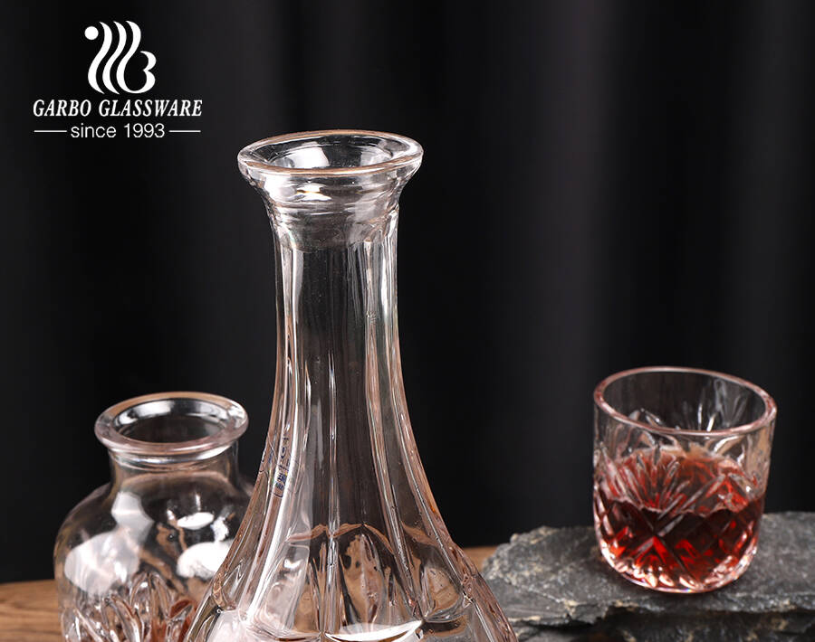 Classic Engraved 800ml Wine Whisky Glass Decanter Square Shape Embossed  Whisky Decanter with Lid - China Glass Wine Decanter and Glass Decanter  price