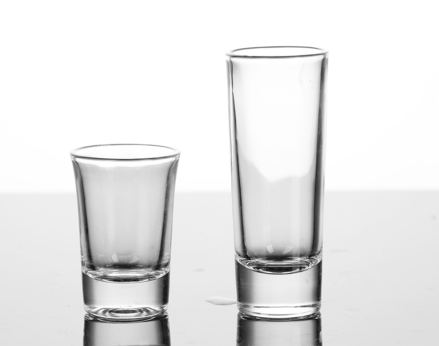 Verre à liqueur haut de gamme de différentes formes et tailles pour Vodka