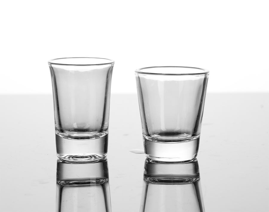 Verre à liqueur haut de gamme de différentes formes et tailles pour Vodka