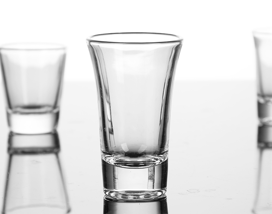 Verre à liqueur haut de gamme de différentes formes et tailles pour Vodka