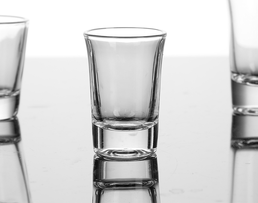 Verre à liqueur haut de gamme de différentes formes et tailles pour Vodka