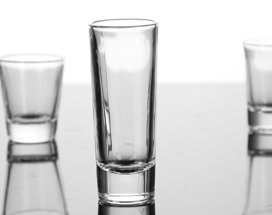 Verre à liqueur haut de gamme de différentes formes et tailles pour Vodka