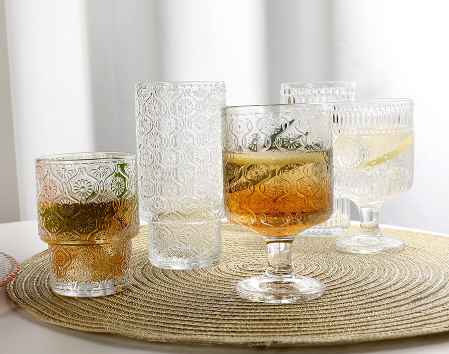 New trends footed glass cup with classic engraved design goblet