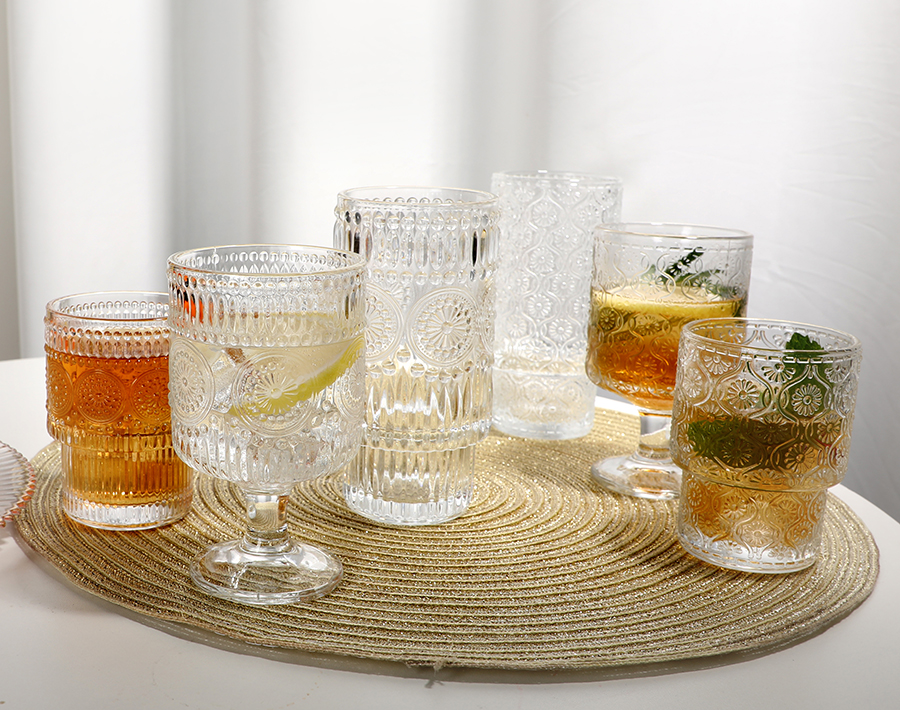 New trends footed glass cup with classic engraved design goblet