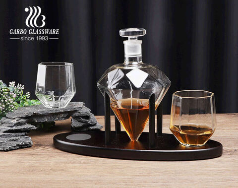 Clear high quality whiskey decanters with lid unique shape long glass  liquor decanters factory