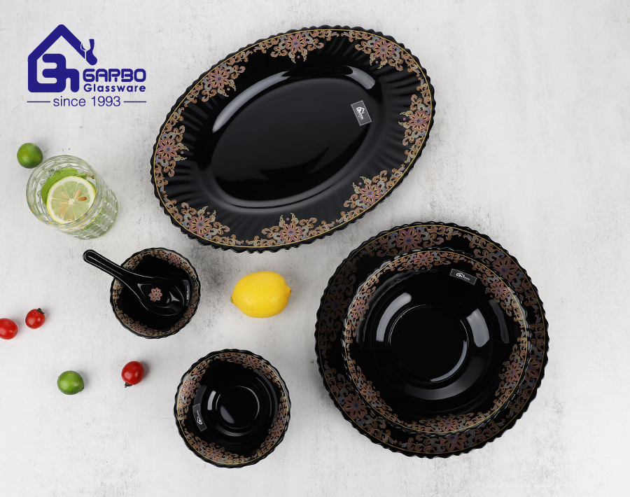 Conjunto de jantar de vidro opala preto de fábrica da China com design de decalque atacadista