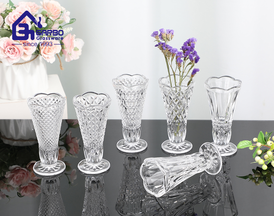 Machine made stocked small size high white quality flower glass vase suppliers